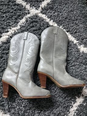 Women’s dingo Gray  leather western style boots size 8M